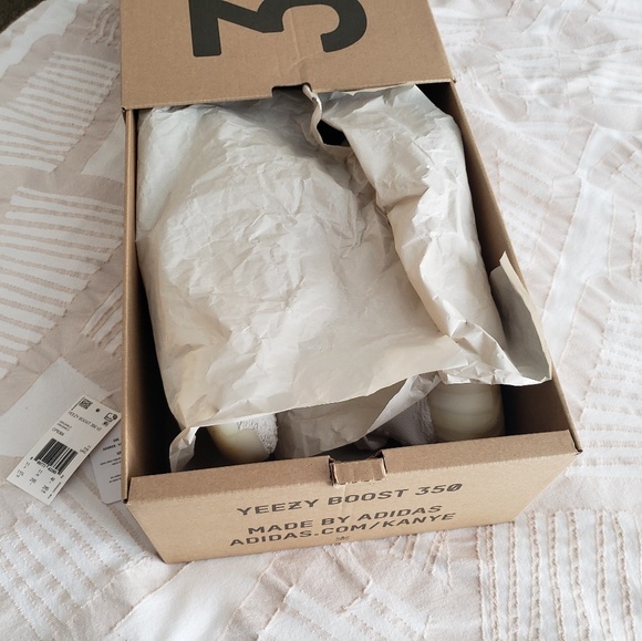 Yeezy Boost 350 V2 Triple White